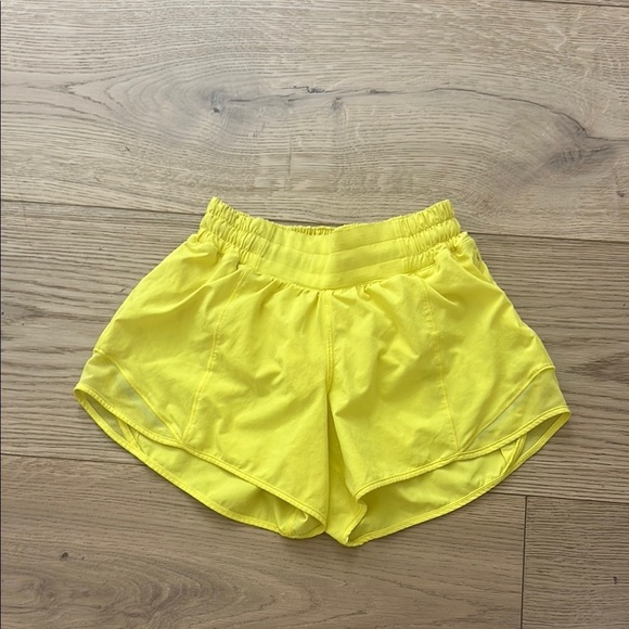 Lululemon Hotty Hot Low-Rise Lined Shorts 4" Yellow Women's Shorts Running 2 - Picture 2 of 11